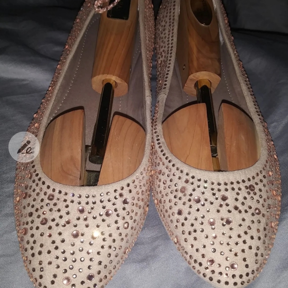 Guess Flats